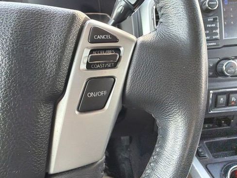 Used 2017 Nissan Titan SL AWD/4WD image 23