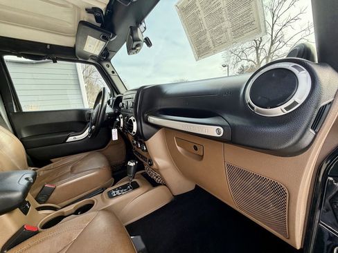 Used 2013 Jeep Wrangler Unlimited Sahara w/ Dual Top Group image 21