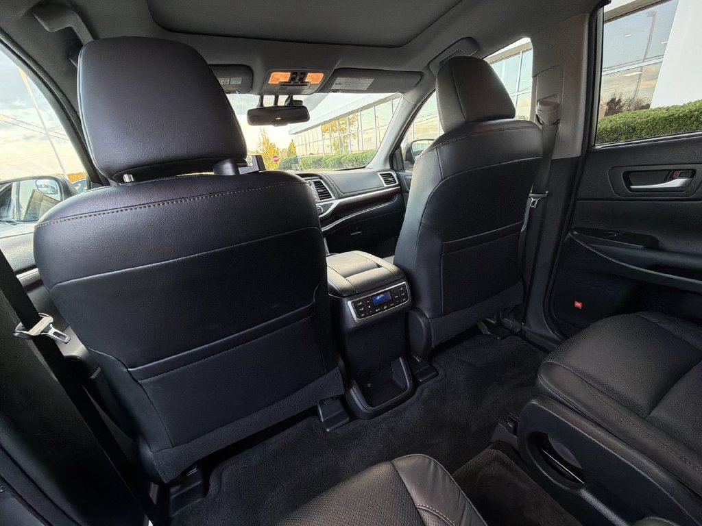 Used 2014 Toyota Highlander Limited Platinum AWD/4WD image 20