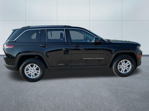 Certified 2023 Jeep Grand Cherokee Laredo AWD/4WD image 7