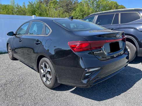 Used 2021 Kia Forte LXS FWD image 3