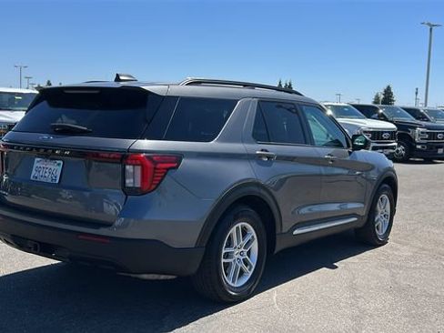 Certified 2025 Ford Explorer Active RWD image 3