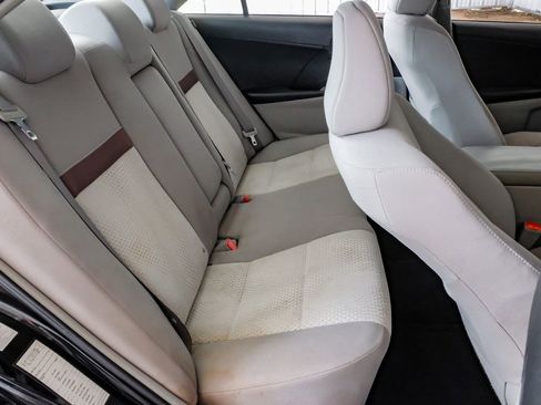 Used 2012 Toyota Camry LE image 30