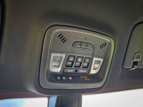 Used 2023 Chevrolet Traverse Premier AWD/4WD image 33