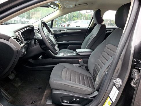 Used 2019 Ford Fusion SE image 16