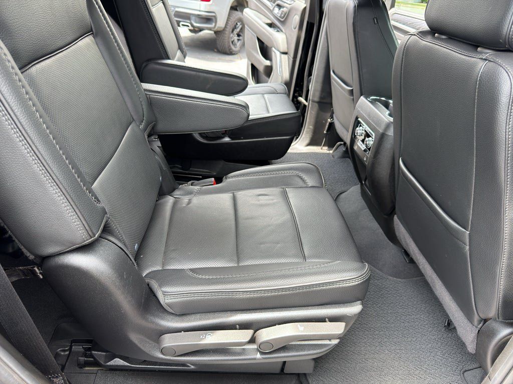 Used 2024 GMC Yukon Denali AWD/4WD image 30