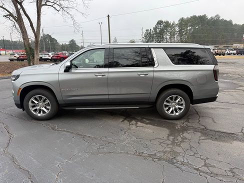 New 2026 Chevrolet Suburban Premier RWD image 5