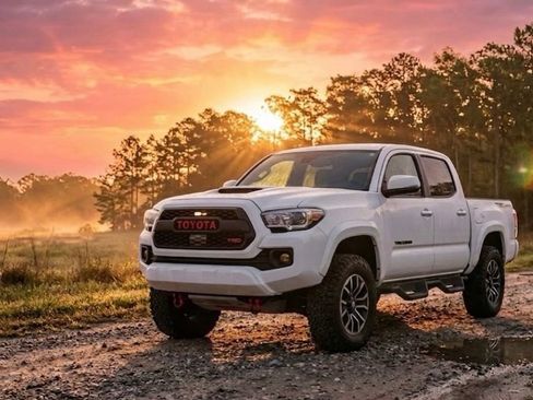Used 2021 Toyota Tacoma TRD Sport w/ Technology Package RWD image 1