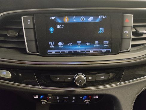Used 2018 Buick Enclave Essence FWD image 25