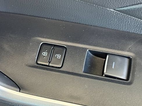 Used 2024 Toyota RAV4 XLE FWD image 22