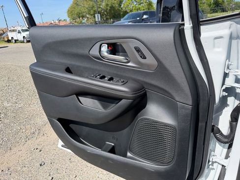 New 2026 Chrysler Pacifica Select FWD image 13