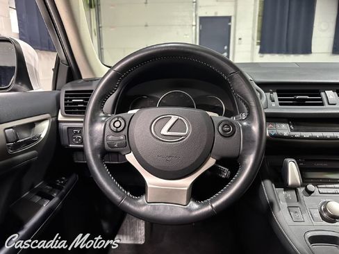Used 2015 Lexus CT 200h w/ Seat Comfort Package FWD image 36