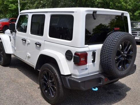 Used 2024 Jeep Wrangler Unlimited Sahara AWD/4WD image 6