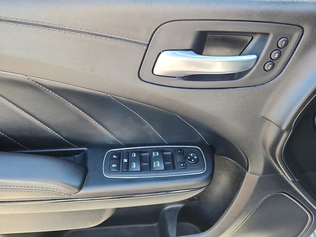 Used 2022 Dodge Charger R/T w/ Plus Group RWD image 23