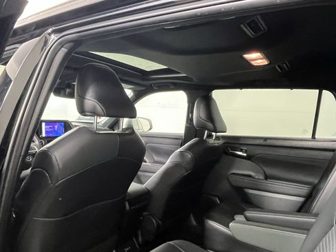 Used 2023 Toyota Highlander L image 15