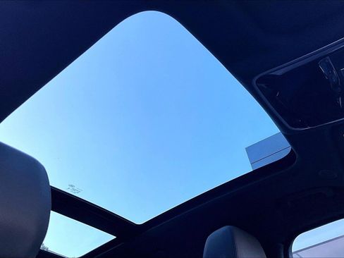 Used 2025 Land Rover Range Rover Velar Dynamic SE image 29