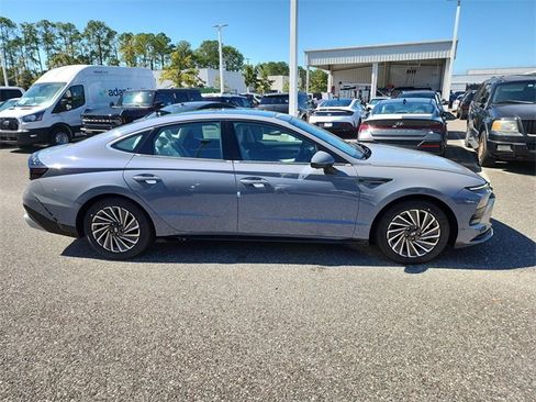 New 2025 Hyundai Sonata Limited image 2