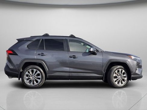 Used 2022 Toyota RAV4 XLE Premium AWD/4WD image 23