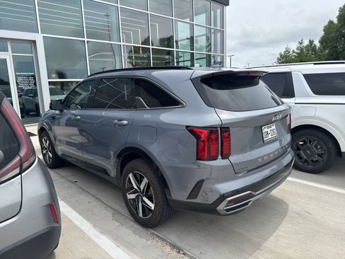 Used 2022 Kia Sorento EX FWD image 6