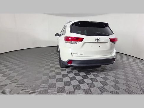 Used 2019 Toyota Highlander XLE FWD image 44