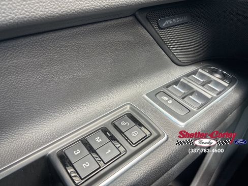 Used 2018 Jaguar XF Premium RWD image 23