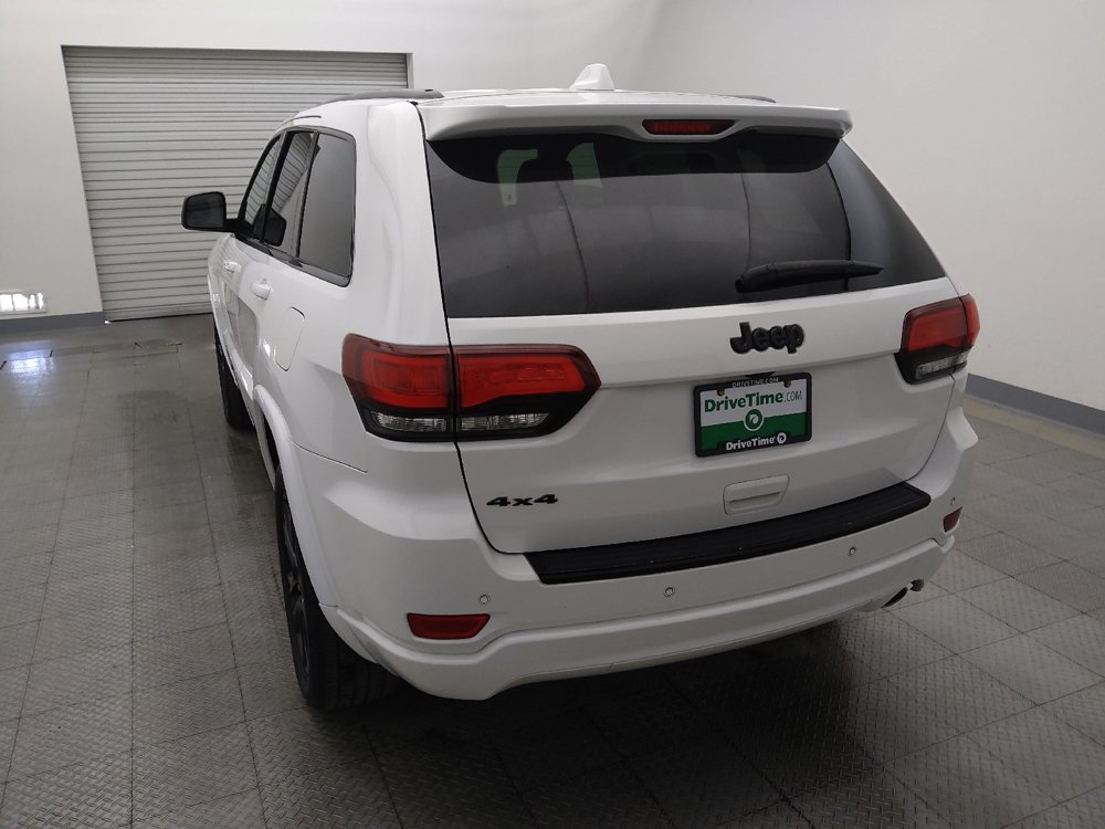 Used 2018 Jeep Grand Cherokee Altitude AWD/4WD image 6