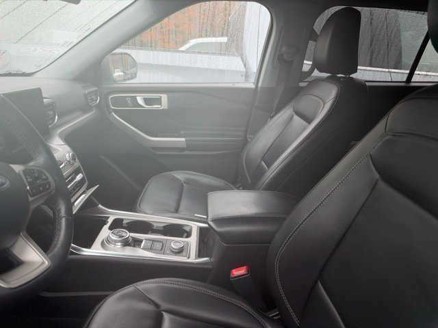 Used 2023 Ford Explorer XLT w/ Equipment Group 202A AWD/4WD image 9