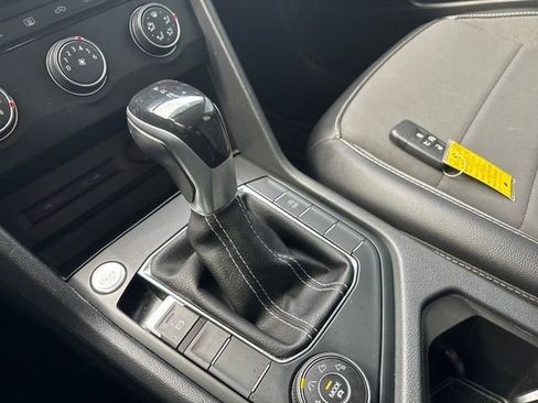 Used 2022 Volkswagen Taos SE image 21