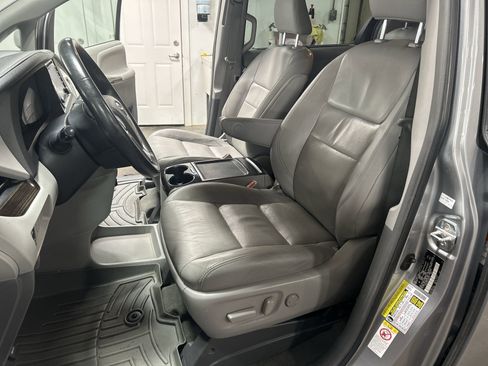 Used 2018 Toyota Sienna XLE Premium image 21
