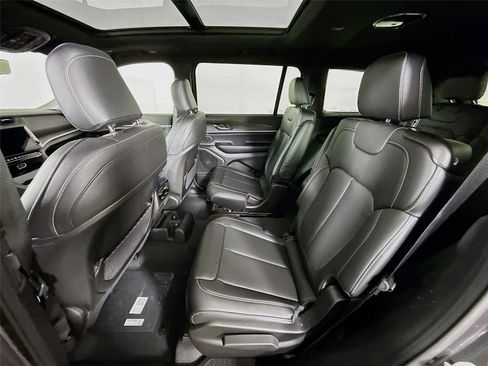 New 2026 Jeep Grand Cherokee L Limited w/ Luxury Tech Group II AWD/4WD image 19