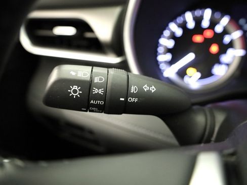 Certified 2023 Toyota Highlander XLE image 28