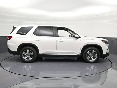 Used 2025 Honda Pilot EX-L image 4