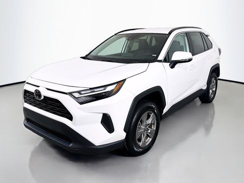 Used 2025 Toyota RAV4 XLE AWD/4WD image 3