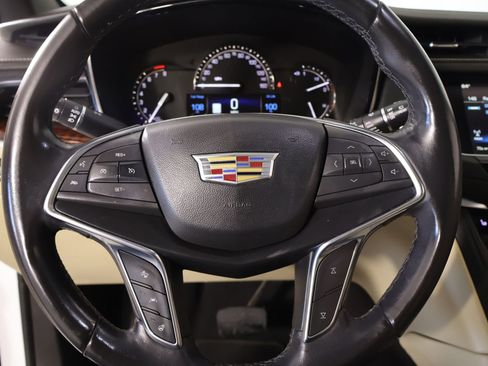 Used 2018 Cadillac XT5 Luxury w/ Driver Awareness Package image 3