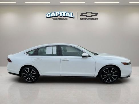 Used 2023 Honda Accord Touring image 6