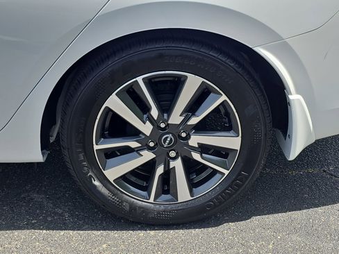 Used 2025 Nissan Versa SV w/ Trunk Package image 28