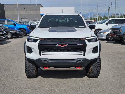 Used 2026 Chevrolet Colorado ZR2 w/ Technology Package AWD/4WD image 9