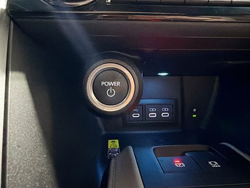 Used 2023 Toyota Venza LE image 15