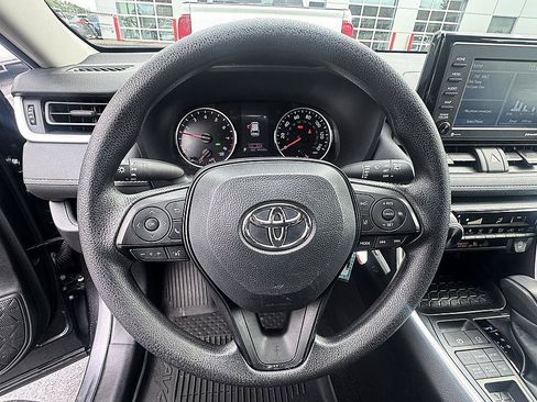 Certified 2022 Toyota RAV4 LE AWD/4WD image 11