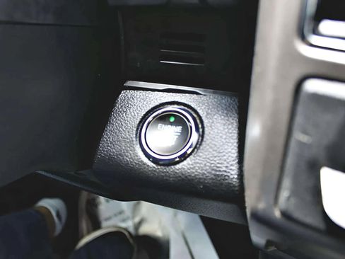 Used 2020 Ford Expedition XLT image 17