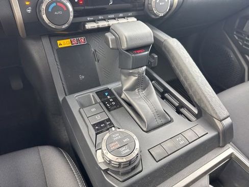 Used 2025 Toyota Tacoma TRD Off-Road w/ TRD Off Road Upgrade Package AWD/4WD image 9