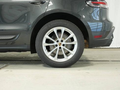 Used 2025 Porsche Macan image 42