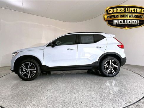 New 2026 Volvo XC40 B4 Core w/ Climate Package FWD image 18