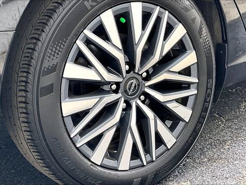 Used 2025 Nissan Altima 2.5 SV FWD image 34