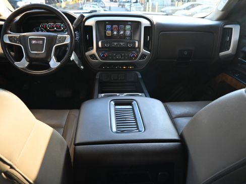 Used 2018 GMC Sierra 1500 SLT image 3