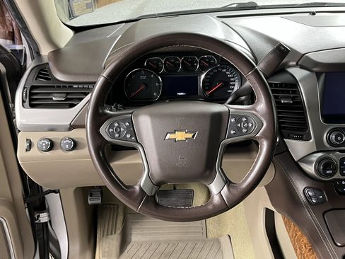 Used 2018 Chevrolet Suburban Premier image 11