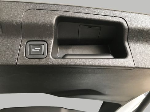 Certified 2023 GMC Acadia SLE w/ Driver Convenience Package image 14