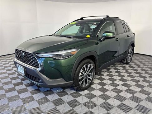 Used 2024 Toyota Corolla Cross XLE image 4