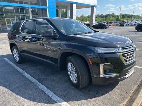 Used 2023 Chevrolet Traverse LS FWD image 4