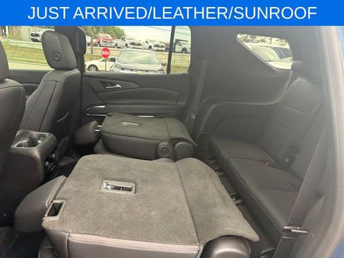 Used 2025 Chevrolet Traverse LT w/ Sun and Wheel Package AWD/4WD image 13